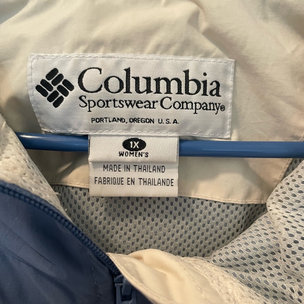 Spring jacket/water resistant. Jacket - Picture 6 of 10